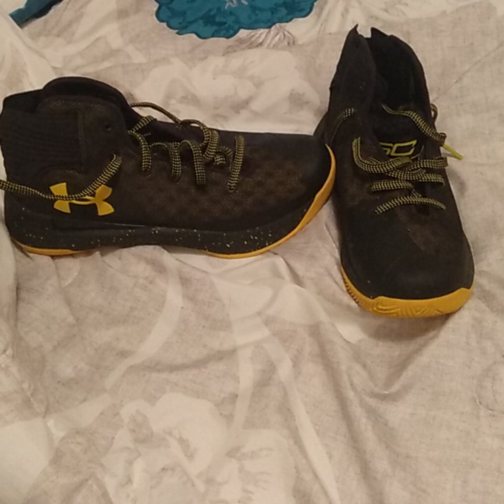 Under armour boy shoes
